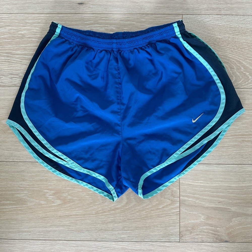 Nike Women's Athletic Shorts - Medium